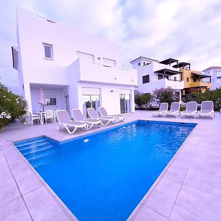 9- Mister Nine Villa *